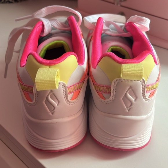Sketchers memory foam girls sneakers size 1. Barely worn. White/pinks/yellow - Picture 3 of 6